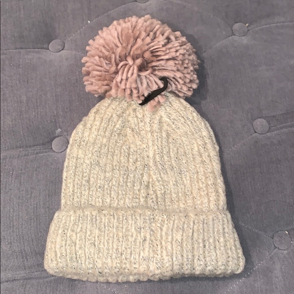 Pom Pom comfy beanie